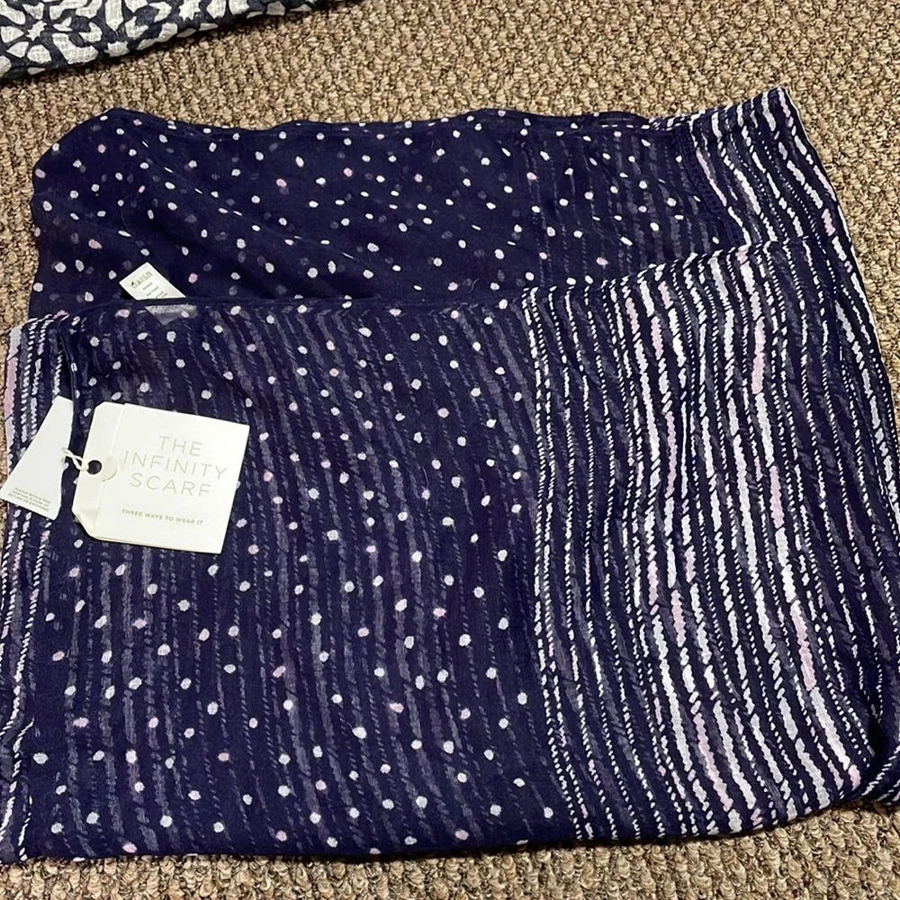 Set of 4 summer lightweight scarves - Banana Republic/Loft, two NWT - Picture 3 of 12